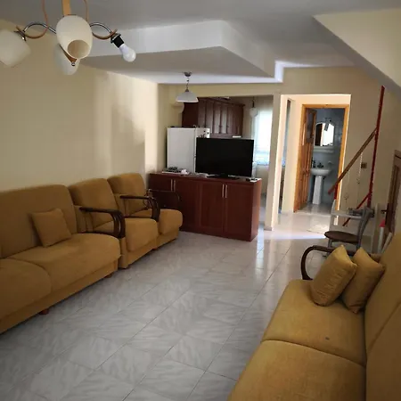 Ta Deniz Ve Doga Ile Icice Triplex Villa